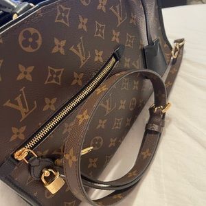 Poppincourt LouisVuitton Hand bag with strap